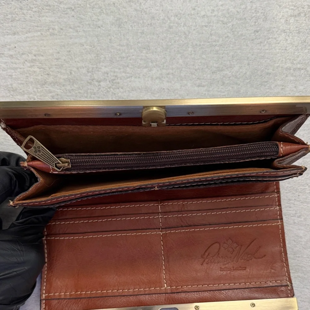 Patricia Nash Green Embossed Floral Wallet NWT - Picture 8 of 11